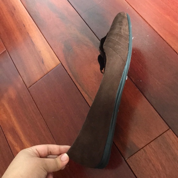 Brown Flats with bow accent - Picture 2 of 6